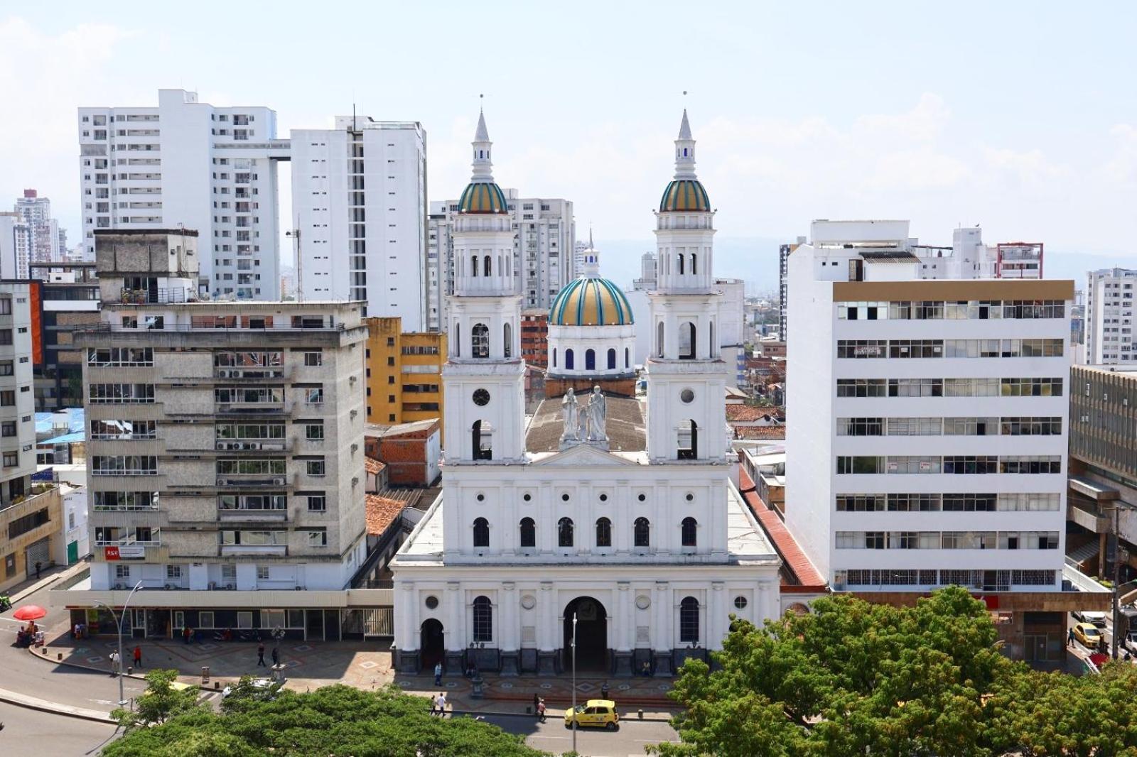 Hotel Internacional La Triada Букараманга Экстерьер фото